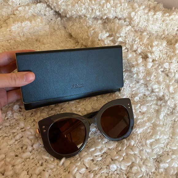 Fendi sunglasses - Picture 6 of 13